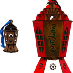 فانوس خشب وسط بني